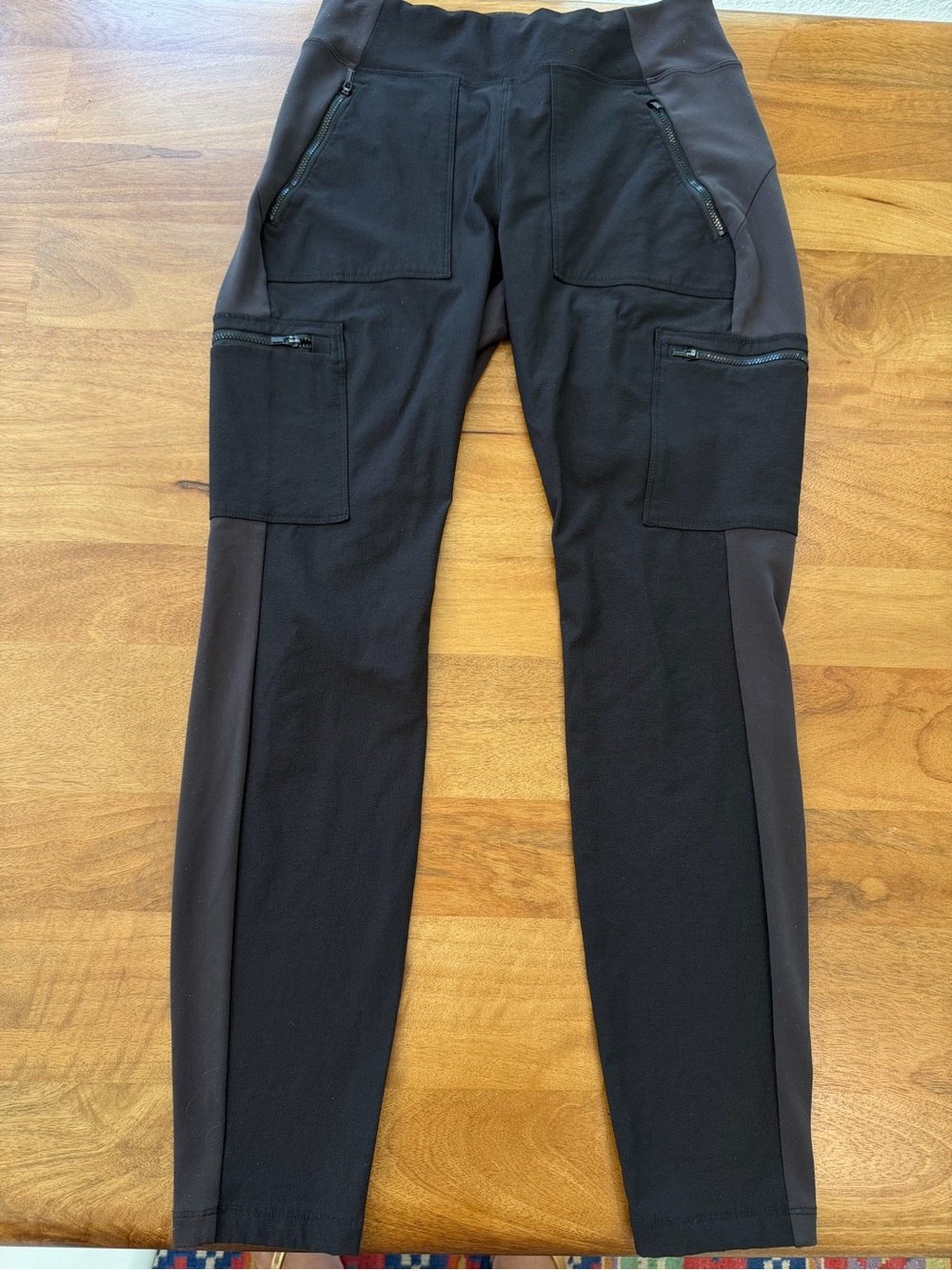 Athleta ‘Headlands Hybrid Cargo II Tight’ in Black - Size 8